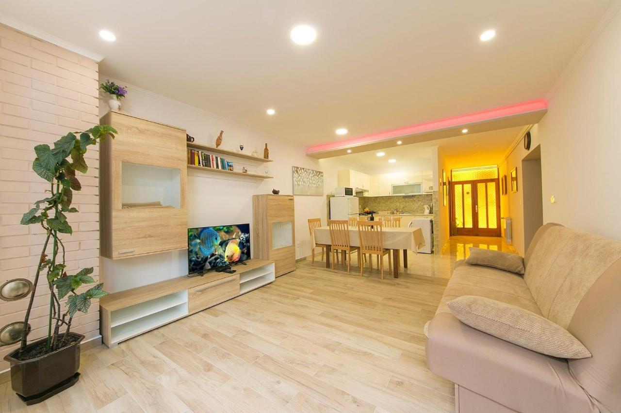 Apartments By The Sea Brela, Makarska - 20778 מראה חיצוני תמונה