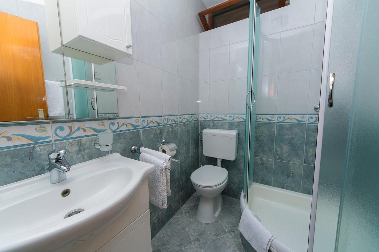 Apartments By The Sea Brela, Makarska - 20778 מראה חיצוני תמונה