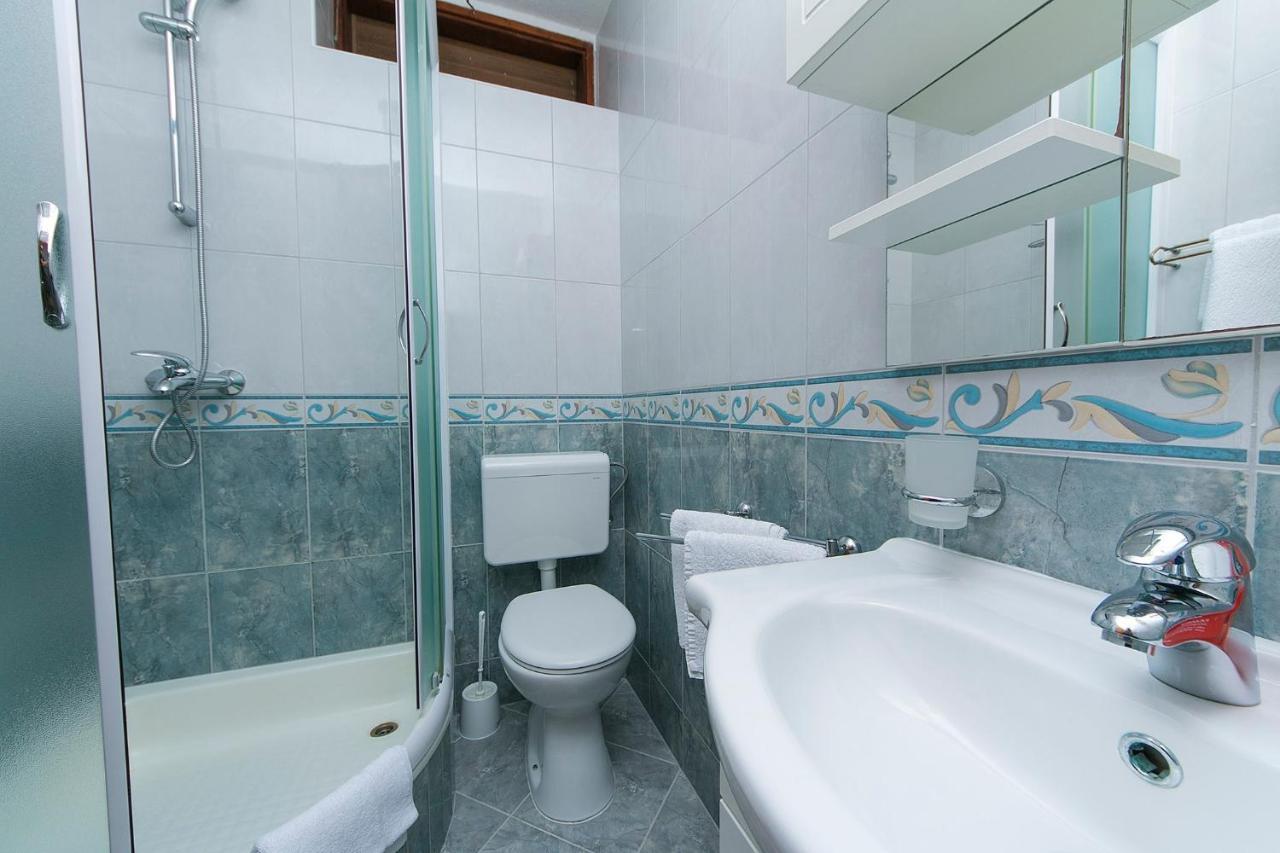 Apartments By The Sea Brela, Makarska - 20778 מראה חיצוני תמונה